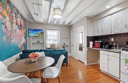 Washington Square West Apartment | Modern Loft in Center City