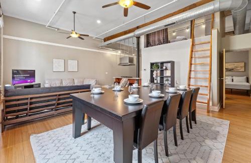 Wholesale District Apartment | Modern Loft next to Georgia St and Convention Center