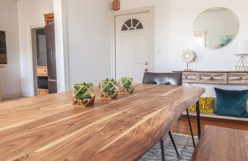 Independence Apartment | Modern Loft on the Historic Independence Square #B