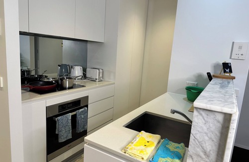 Capital Hill Apartment | Modern Loft Retreat in Barton near Parliament House