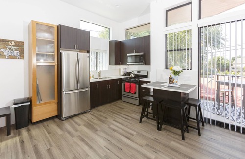 Venice Apartment | Modern Loft Rooftop Deck Venice Beach for 2