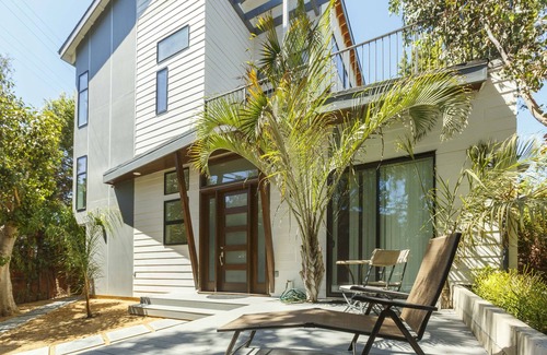 Venice Apartment | Modern Loft Rooftop Deck Venice Beach for 2