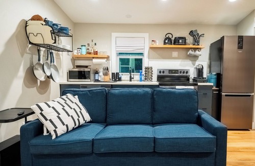 Kenilworth Cottage | Modern Loft Style Guest House
