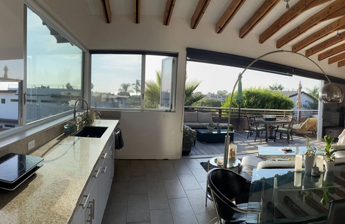 La Jolla Mesa House | Modern Loft Style Living in North Pacific Beach close to Ocean