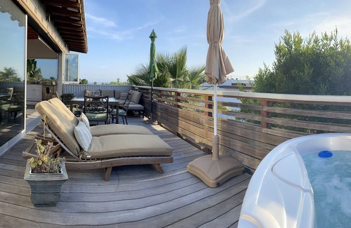 La Jolla Mesa House | Modern Loft Style Living in North Pacific Beach close to Ocean