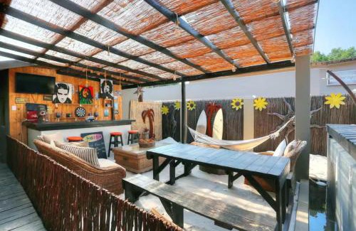 Kareeberg Apartment | Modern Loft with Free Parking & Wi-Fi close to Sandton & CBD