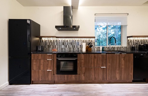 Kirkland Apartment | Modern Loft with Park Like Setting View