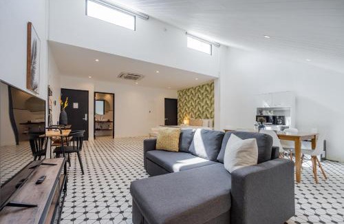 Las Cumbres Apartment | Modern Lofts in Plaza De La Independencia