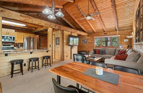 Durango Cabin | Modern Log Cabin, Great Deck, 10 min from Durango!