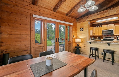 Durango Cabin | Modern Log Cabin, Great Deck, 10 min from Durango!