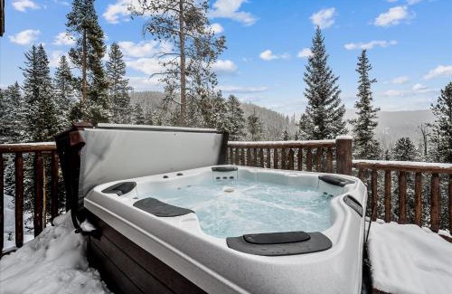Baldy Mountain House | Modern Log Cabin Home