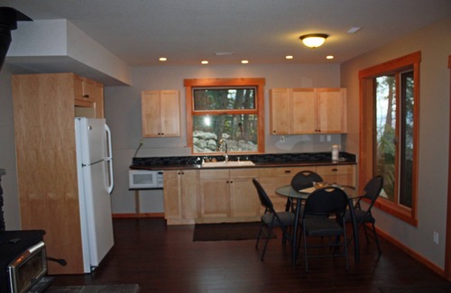 Central Okanagan Cabin | Modern Log Cabin on Okanagan Lake, Private Beach, Large Dock and Boatlift