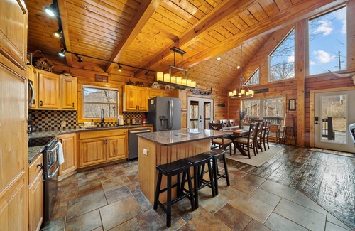 Todd Cabin | Modern Log Cabin with all the Amenities