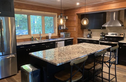 Lake of Bays Cottage | Modern Log Cottage on Quiet Lake in Muskoka