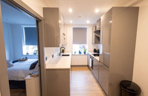 West Finchley Apartment | Modern London Apt: 2 Bed,2 Bath