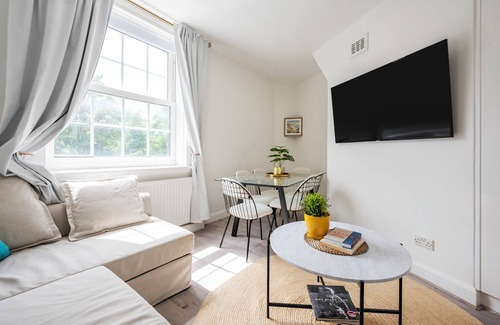 Golborne Apartment | Modern London stay near Nothing Hill