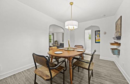 Audubon Apartment | Modern Louisville Stay Free Parking Prime Location