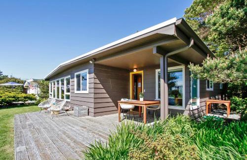 Arch Cape House | Modern Love by AvantStay Serene Home in Arch Cape w Large Yard in Great Location