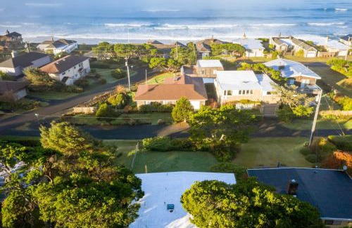 Arch Cape House | Modern Love by AvantStay Serene Home in Arch Cape w Large Yard in Great Location