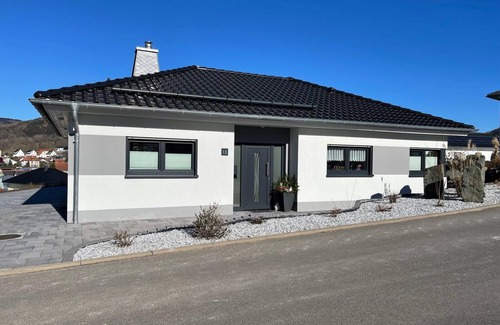 Floh House | Modern & lovingly furnished vacation home Marina in the Thuringian Forest region
