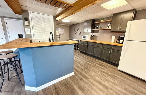 Festus House | Modern Lower-Level Apartment in the Heart of Festus