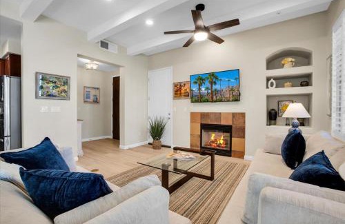 La Quinta House | Modern LQ 3BR Getaway Steps to pool & spa