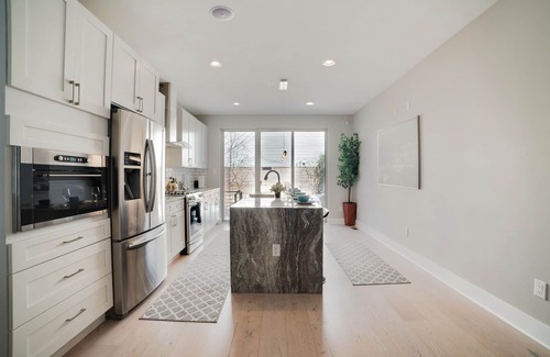 Newbold House | MODERN LUX Townhome w/Roof Deck + Crib & High Chair
