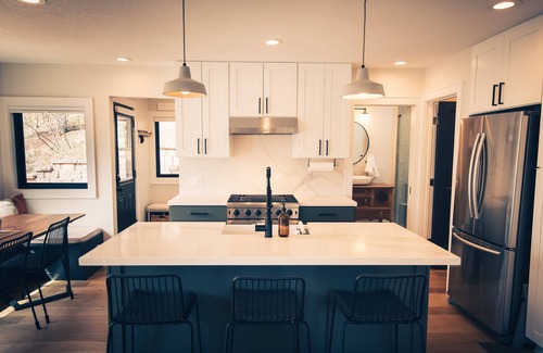 Cascade-Chipita Park House | ☆Modern Luxury Cabin - Hot Tub✔ Hiking✔ Hammocks✔☆