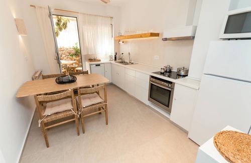 Kos Apartment | Modern LuxArt Apt 5' from Kos DΤ & beach. Ideal for couples.