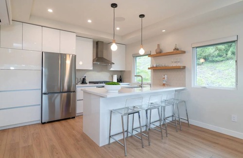 Bay Ho Apartment | Modern Luxe Escape! Heart of San Diego