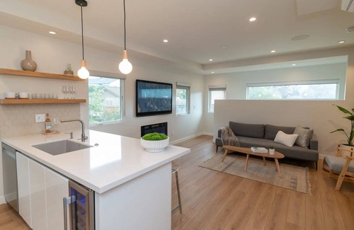 Bay Ho Apartment | Modern Luxe Escape! Heart of San Diego