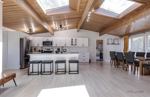 Highland Park House | Modern Luxe Home w/Gameroom and Electric Fireplace