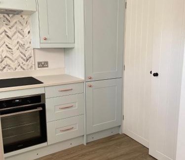 Billericay Apartment | Modern Luxe Maisonette Near Station With Free Parking
