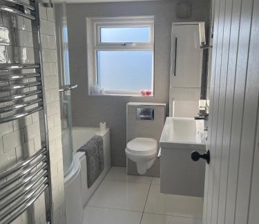 Billericay Apartment | Modern Luxe Maisonette Near Station With Free Parking