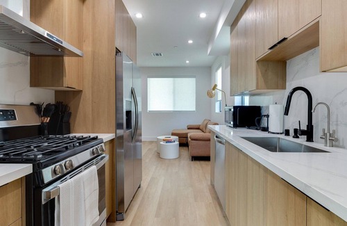 Los Angeles House | Modern Luxe Retreat Two-Bedroom