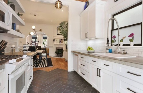 Dixon Park House | Modern Luxe Sophistication Near Forsyth Park