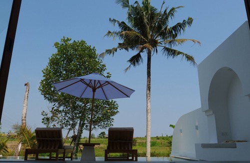 Cepaka House | Modern Luxurious villa, with rice field views, and a 10-minute drive to Canggu.