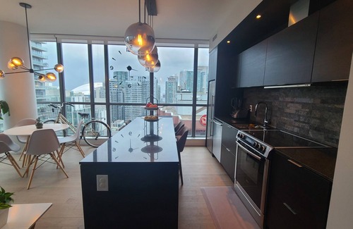 Fashion District Condo | Modern Luxurious Condo in Downtown