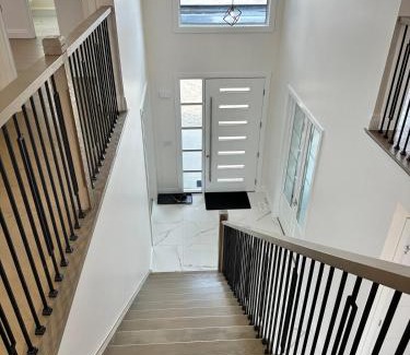 Amherstburg Villa | Modern Luxurious Stay