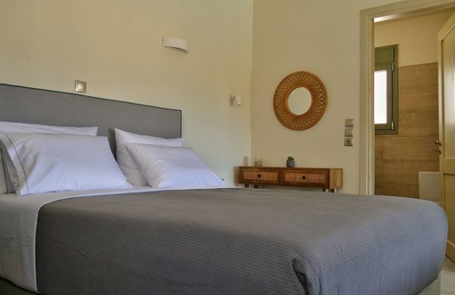 Trochalia House | Modern luxurious suite with private pool and sea view, Suite (STO)