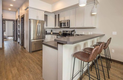 Big Sky Apartment | Modern Luxury 1 Bedroom Condo Big Sky Town Center
