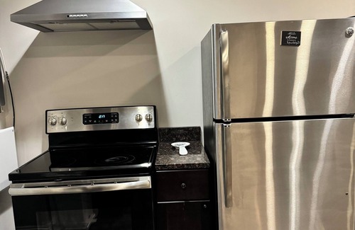 Irving Park East Apartment | Modern Luxury 1bd-1ba - Heart of City: Close to Highway 90 & 94