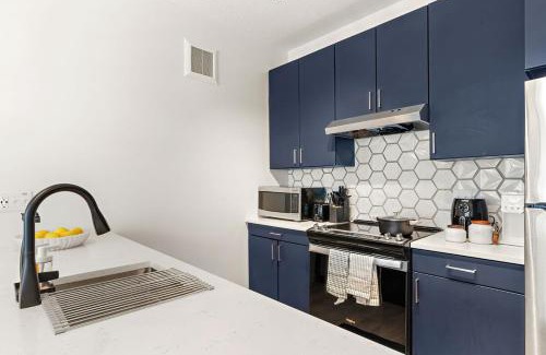 Downtown Minneapolis Apartment | Modern Luxury 1Bd Condo In Downtown Minneapolis, Minutes From Minneapolis Convention Center & US Bank Arena