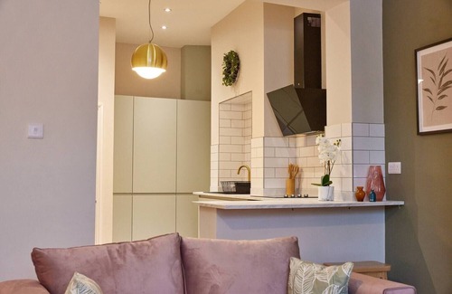 Whitley Bay Apartment | Modern Luxury 2-Bedroom Oasis in Heart of Whitley Bay