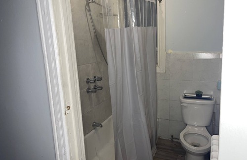 Flatbush Villa | Modern Luxury 2 Bedroom Villa FREE PARKING