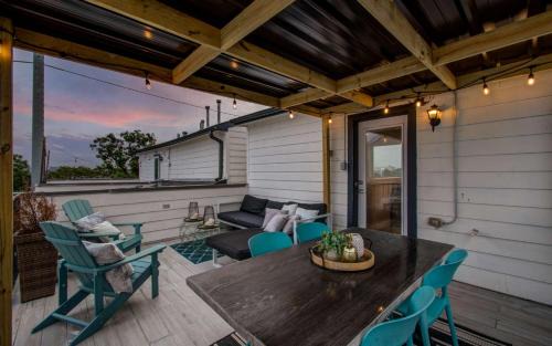 Washington Ave./ Memorial Park House | Modern Luxury 3-BD Mins to DT w Rooftop
