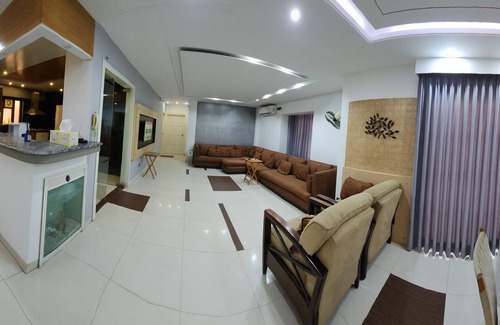 Banani Apartment | Modern Luxury 3-Bed 3-Bath Banani Apt - Parking Laundry Washer Dryer Dishwasher