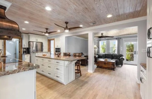 Sugarloaf Shores House | Modern Luxury 3 Bed 3 bath. Docked boat access, 15 Minutes from Key West.