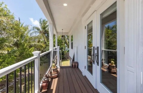 Sugarloaf Shores House | Modern Luxury 3 Bed 3 bath. Docked boat access, 15 Minutes from Key West.