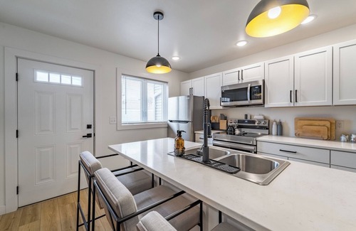 Wausau House | Modern Luxury 3 Bedroom Townhouse by Lakes